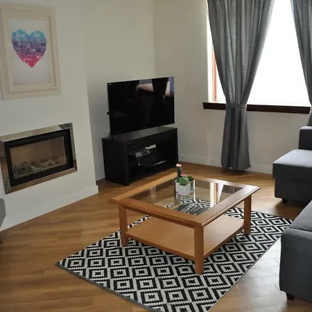 Fantastic 3 Bedroom House In Langside/shawlands *