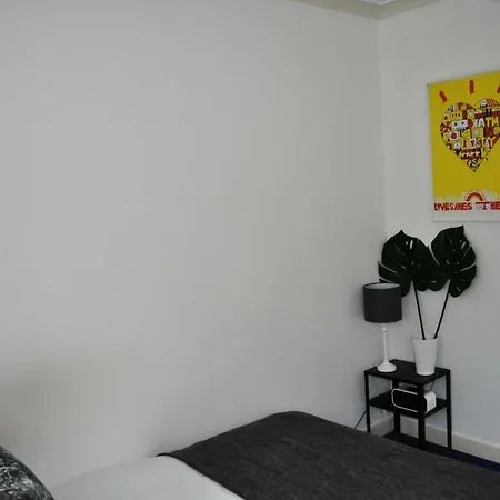 Fantastic 3 Bedroom House In Langside/shawlands *