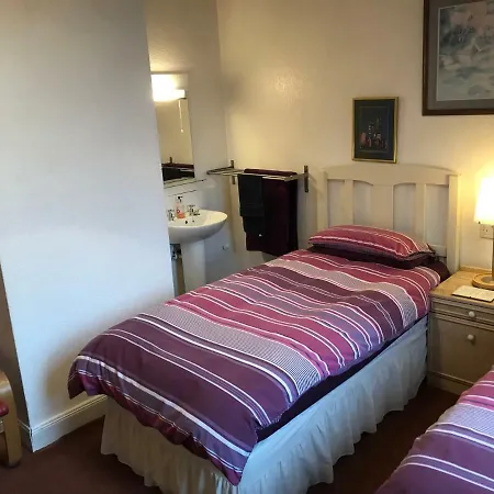 Glades House Konukevi 4*