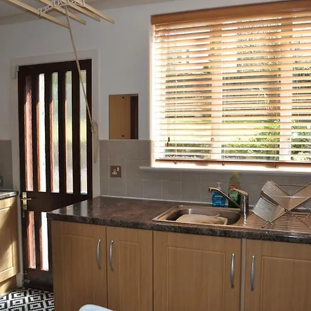 Fantastic 3 Bedroom House In Langside/shawlands *