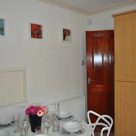 Fantastic 3 Bedroom House In Langside/shawlands * Glasgow
