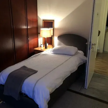 Bank Street Townhouse 3*