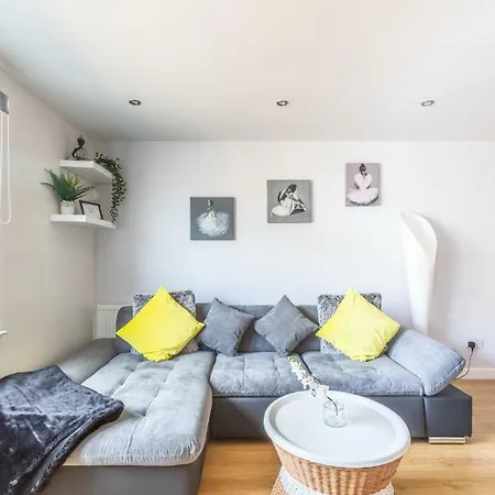 Cosy In Quiet City-centre With Car Park