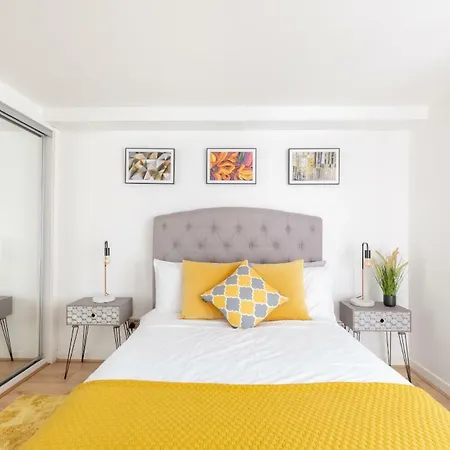 公寓 Cosy In Quiet City-centre With Car Park