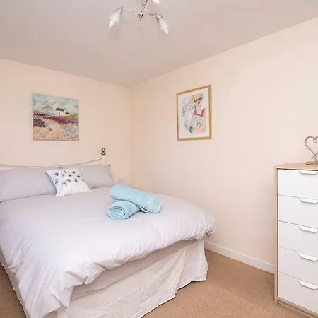Bright Contemporary Merchant Flat In Location Apartment