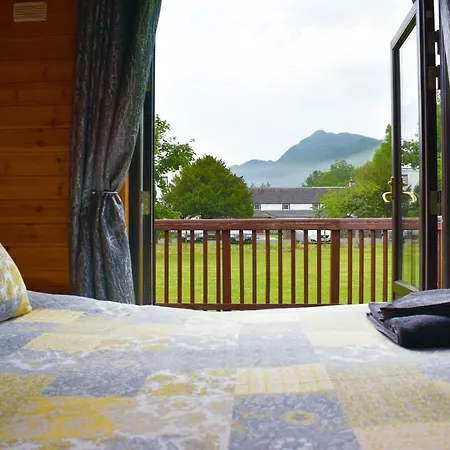 公寓 At Loch Lomond *