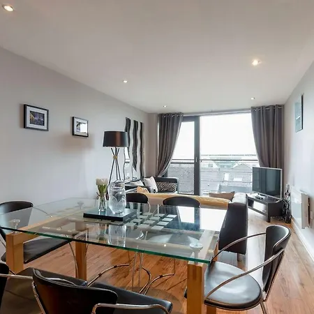 Modern Riverfront Apt. 10 Mins From Hydro/secc