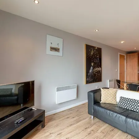 Apartman Modern Riverfront Apt. 10 Mins From Hydro/secc