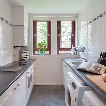 Bright, Spacious & Peaceful In Sunny Dennistoun Appartamento