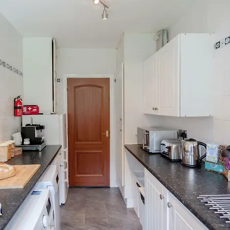 Bright, Spacious & Peaceful In Sunny Dennistoun Appartamento