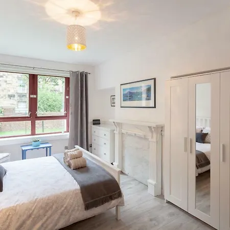 Bright, Spacious & Peaceful In Sunny Dennistoun Appartamento *