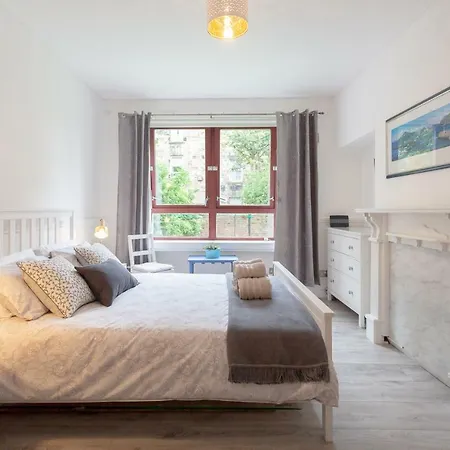 Bright, Spacious & Peaceful In Sunny Dennistoun Appartamento *