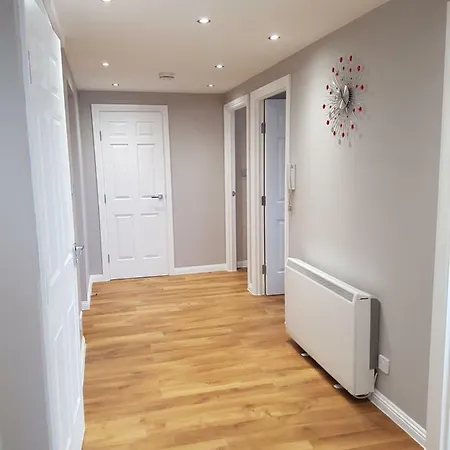 Glasgow's Centre Refined 3 Bedroom *