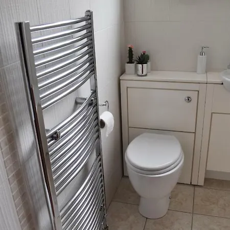 Fantastic 3 Bedroom House In Langside/shawlands Hébergement de vacances *