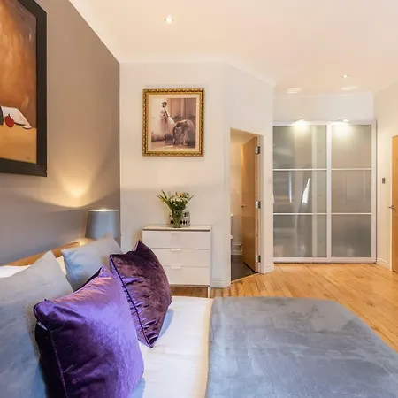Holiday home Charing Cross 3 - 4bed-historical - Townhouse In City