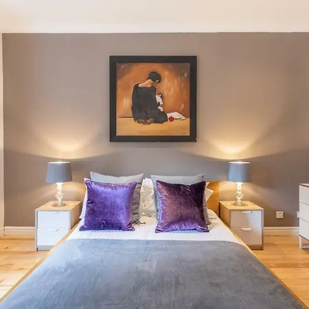 Charing Cross 3 - 4bed-historical - Townhouse In City Holiday home *