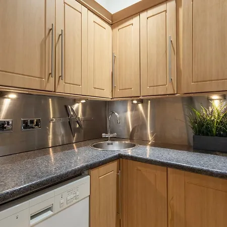Charing Cross 3 - 4bed-historical - Townhouse In City Holiday home *