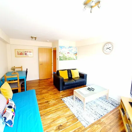 Bright, Spacious 2 Bedroom In The Heart Of City * Glasgow