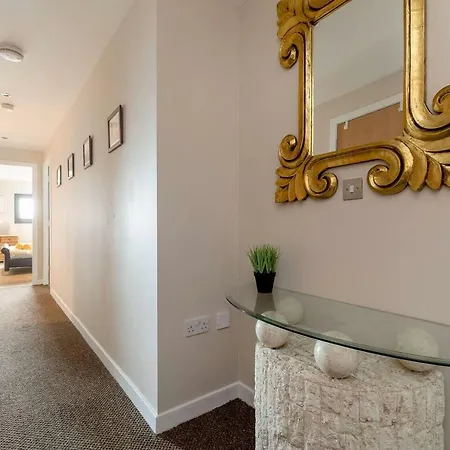 アパート Modern Riverfront Apt. 10 Mins From Hydro/secc グラスゴー