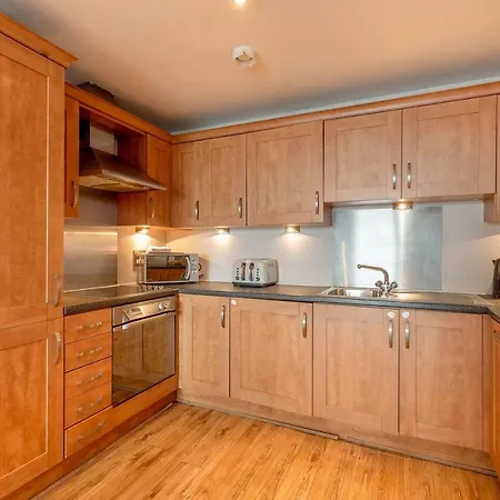 Modern Riverfront Apt. 10 Mins From Hydro/secc *