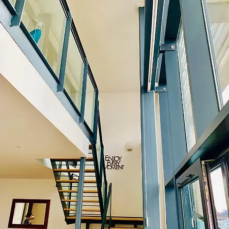 Centre - The Penthouse With Riverviews -