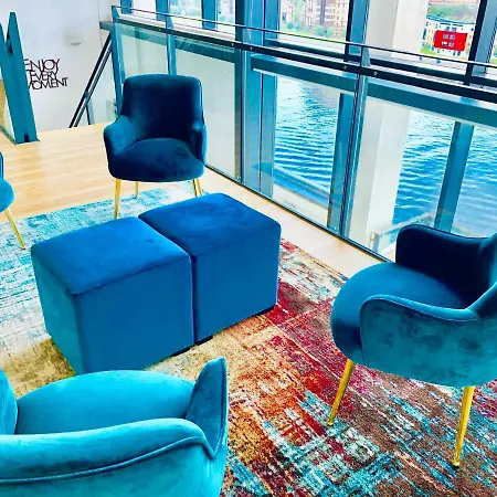 Apartment Centre - The Penthouse With Riverviews - *