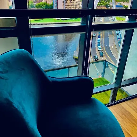 Centre - The Penthouse With Riverviews - *