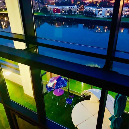 Apartment Centre - The Penthouse With Riverviews -