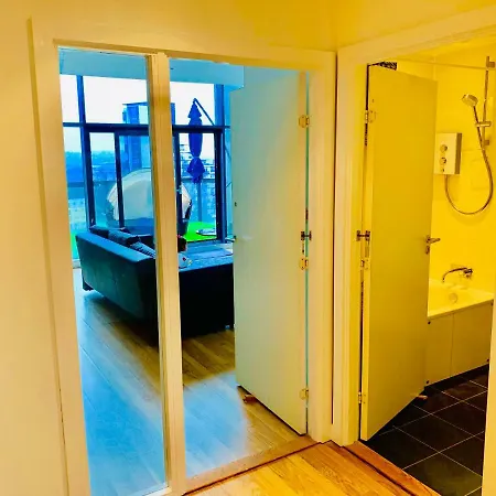 Apartment Centre - The Penthouse With Riverviews - *