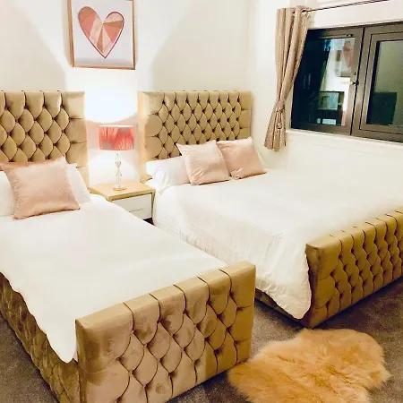 Centre - The Penthouse With Riverviews - *