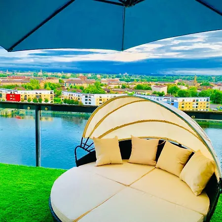 Centre - The Penthouse With Riverviews - Apartment *
