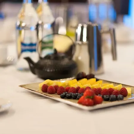 West By Compass Hospitality 酒店 3*