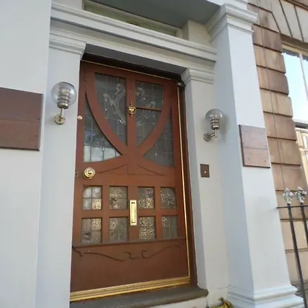 West End - Stunning, Spacious, 3 Bedroom, Main Door Flat With Private Parking *