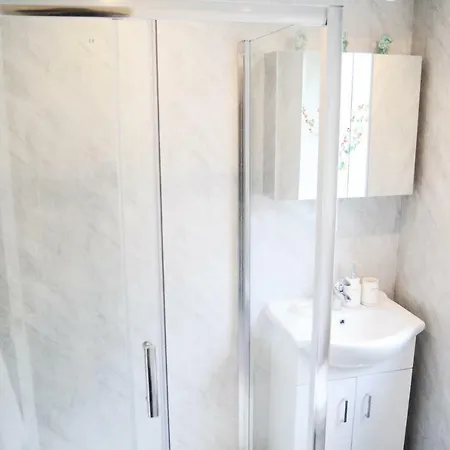 Bright City Centre House - Private Garden & Parking! Ferienhaus *