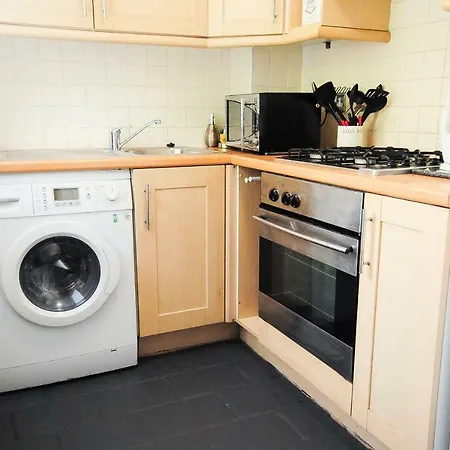 Ferienhaus Bright City Centre House - Private Garden & Parking!