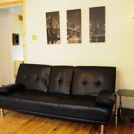 Bright City Centre House - Private Garden & Parking! *