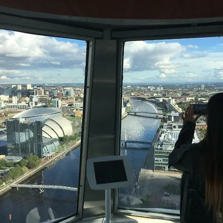 Centre - The Penthouse With Riverviews - *