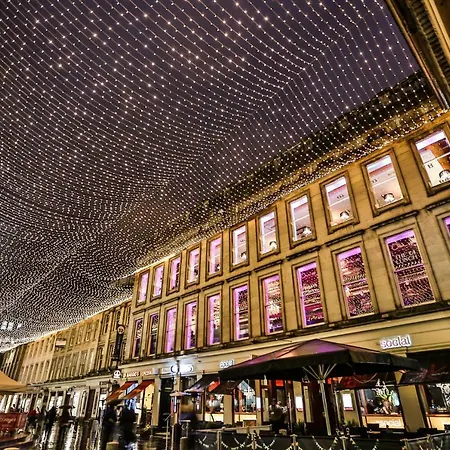 Centre - The Penthouse With Riverviews - *