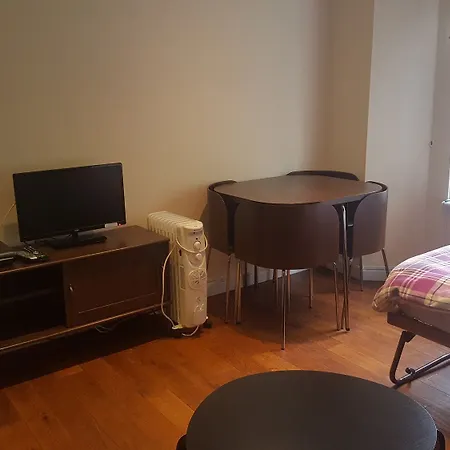 North Woodside Place - 1 Bedroom Apartment