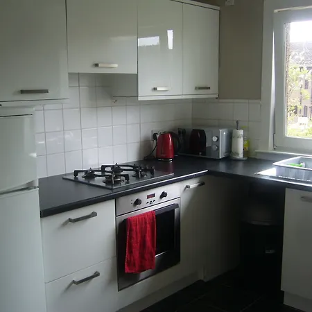Peat Road Gardens - 3 Bedroom Glasgow