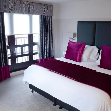 Hotel Glynhill & Near Airport 4*