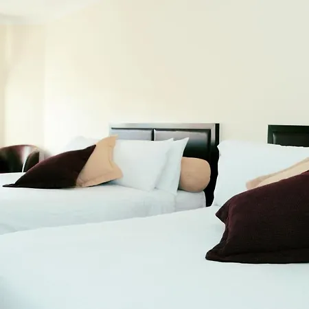 Glynhill & Near Airport 4*