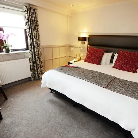 Hotel Glynhill & Near Airport 4*