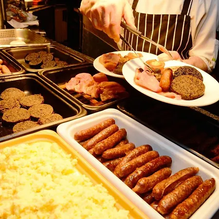 Glynhill & Near Airport Hotel