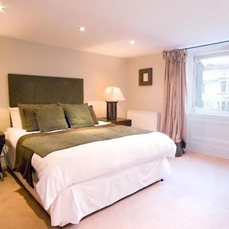 Grand In The Park Apartment