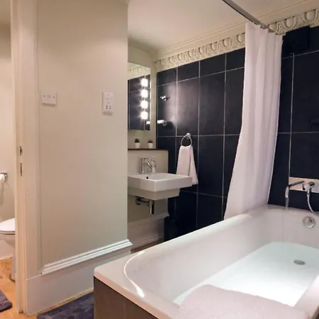 Grand In The Park Apartment *