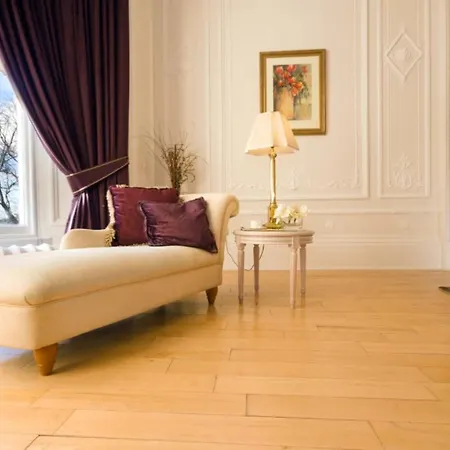 Grand In The Park Apartman *