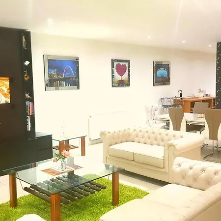 Apartment Lancefield Quay