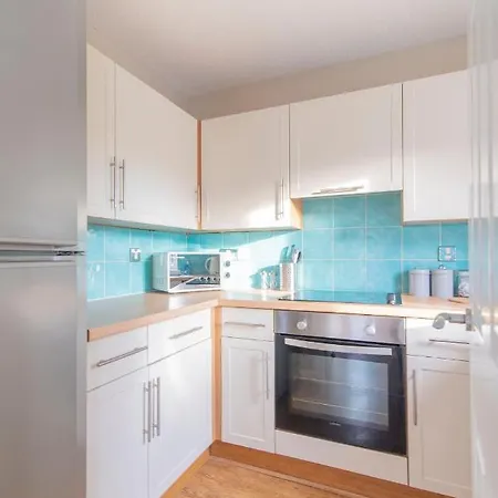 Apartment The Cluthar - Ground Floor West End Centre Rockvilla Flat & Parking *