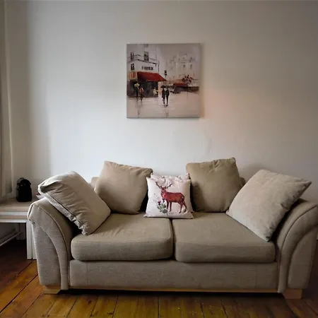 Bright And Cosy West End *